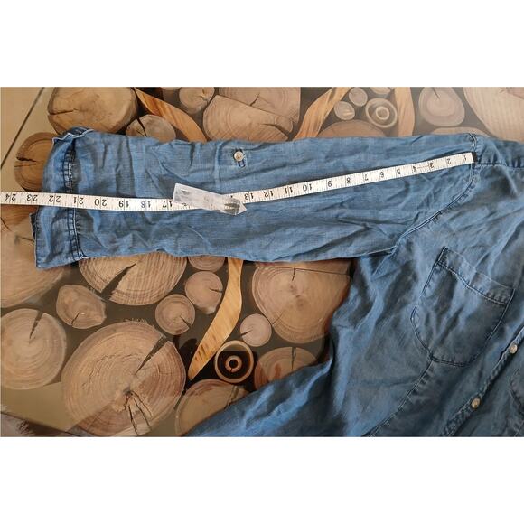 Chico's Tencel Lyocell Denim Blue Long Sleeves Chambray Shirt US 8-10 Medium - Picture 6 of 11